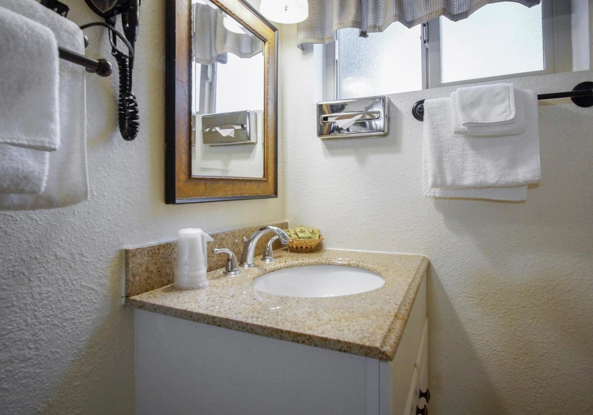 Green Gables Motel & Suites Burney Esterno foto