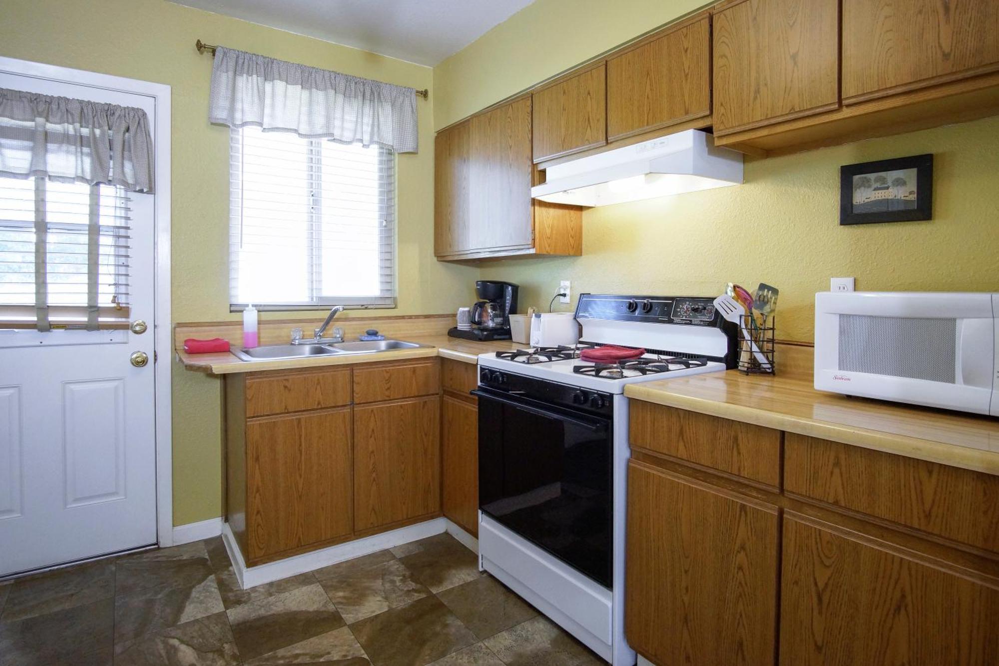 Green Gables Motel & Suites Burney Esterno foto