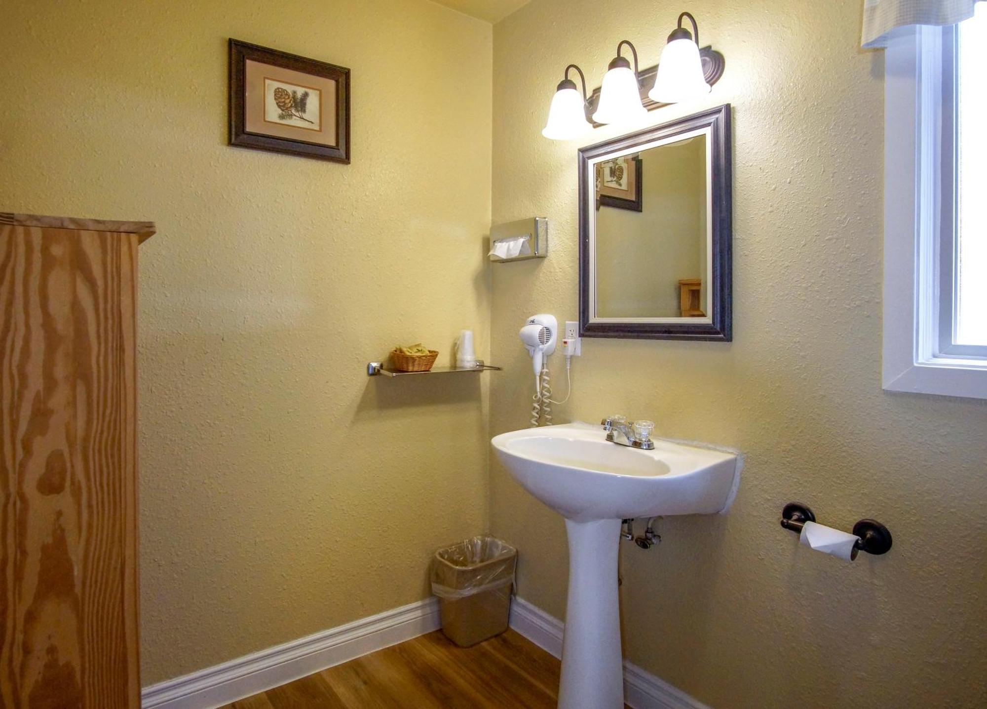 Green Gables Motel & Suites Burney Esterno foto